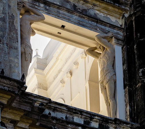 Leon Catedral Decorative Statues